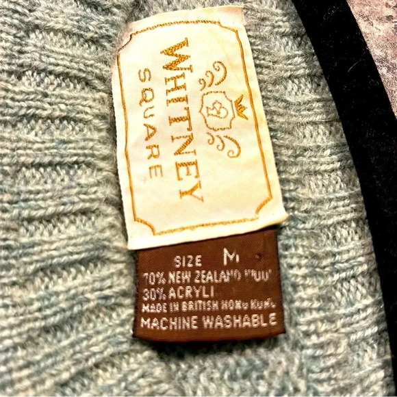 Beautiful Whitney Square teal blue green sweater size medium. - Picture 3 of 4